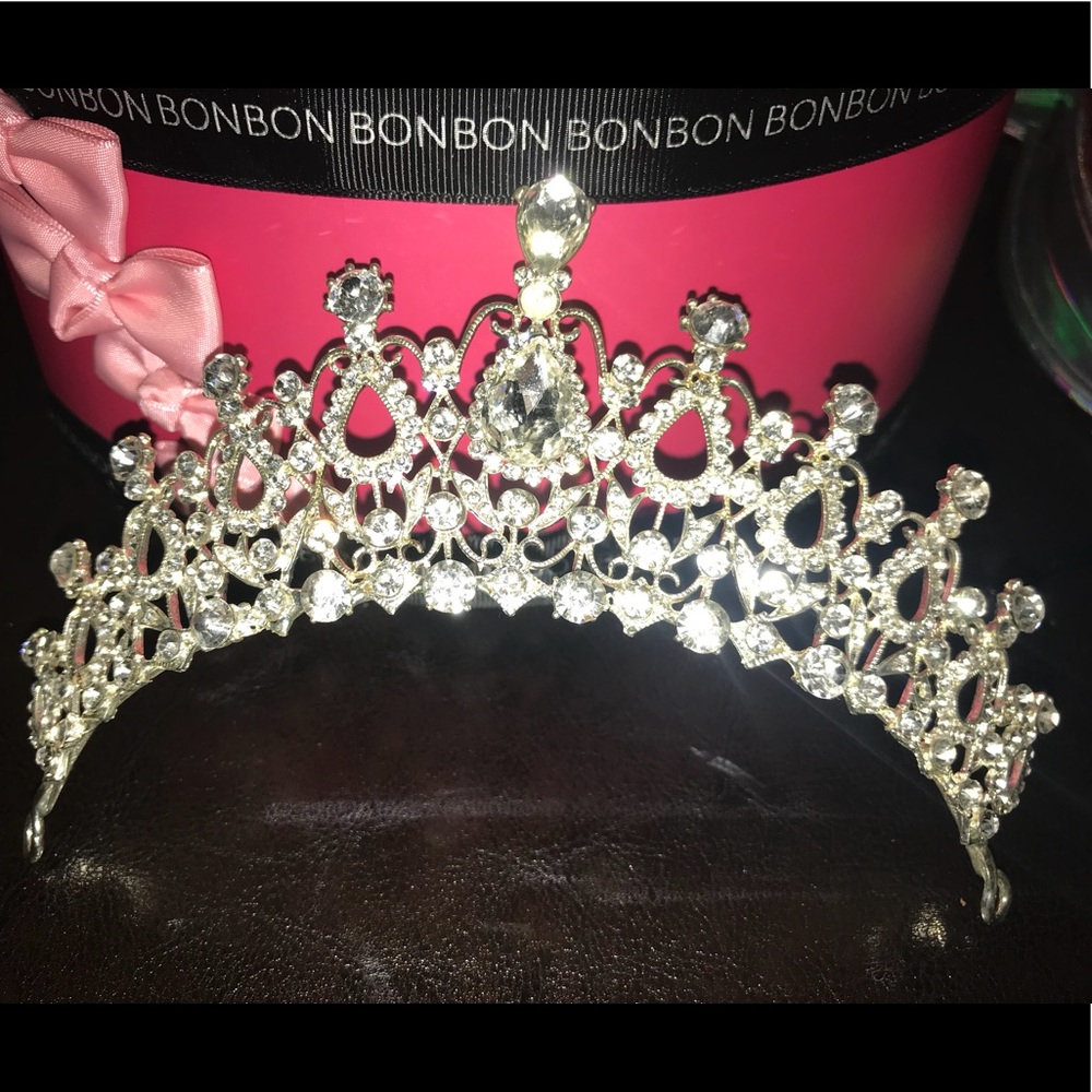 Bridal tiara - Picture 2 of 2